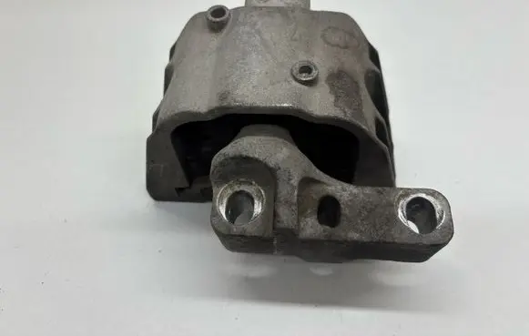 Volkswagen Bora Engine mount bracket 
