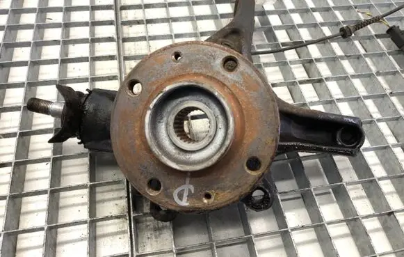 Front wheel hub spindle knuckle