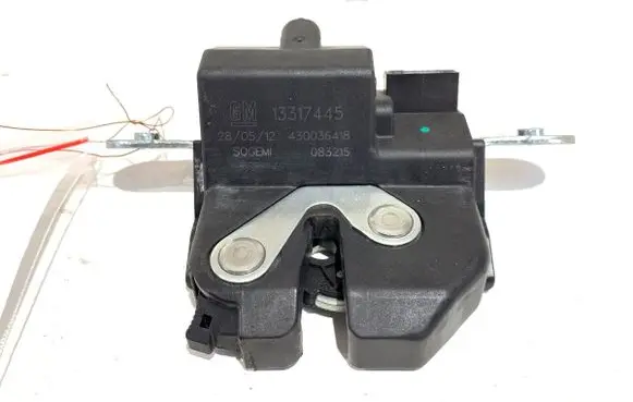 Opel Corsa D Tailgate exterior lock 13317445