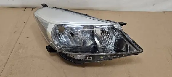 Toyota Yaris Headlight/headlamp E1313140