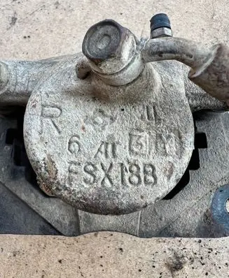 Toyota RAV 4 (XA20) Front brake caliper Fsx18b