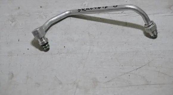 Gearbox oil cooler pipe/hose