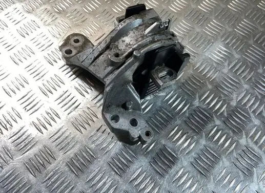 Citroen C5 Engine mount bracket