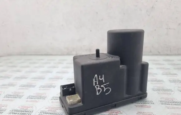 Audi A4 S4 B5 8D Central locking vacuum pump 4A0862257A