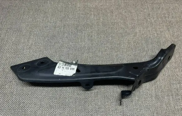 Renault Megane IV Fender mounting bracket 631413398R