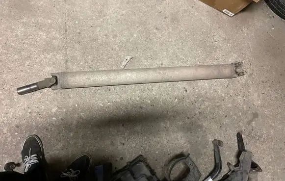 Nissan Navara D40 Rear driveshaft/prop shaft 373003xx30b