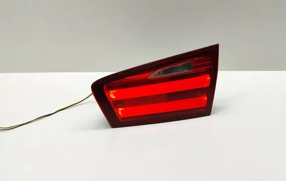 Tailgate rear/tail lights