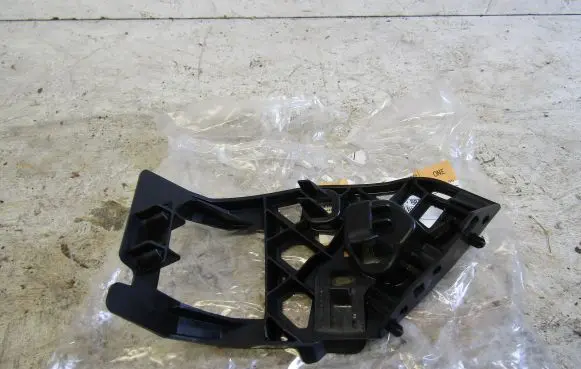 BMW 8 G15 Front bumper mounting bracket 7420884