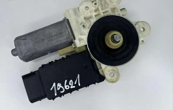 Mercedes-Benz A W168 Front door window regulator motor 0130822023 1688203042