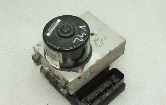 Volvo V70 ABS Pump 8671456 8671454