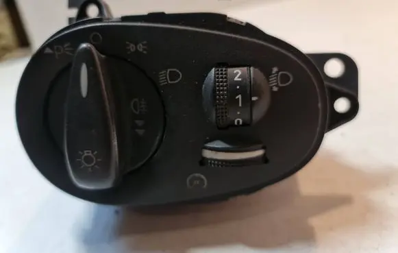 Ford Focus Light switch 498610 981023A