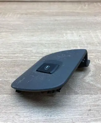 Skoda Octavia Mk1 (1U) Electric window control switch 1U1867186A