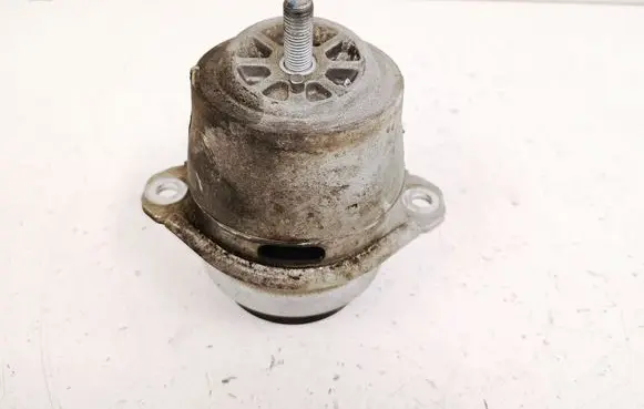 Engine mount bracket