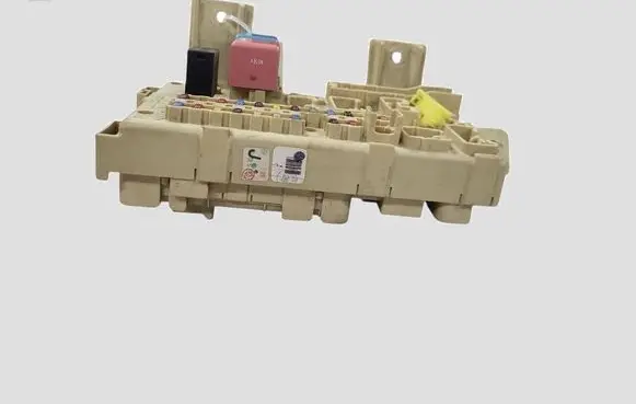 Toyota Avensis T250 Fuse module 8264105020A