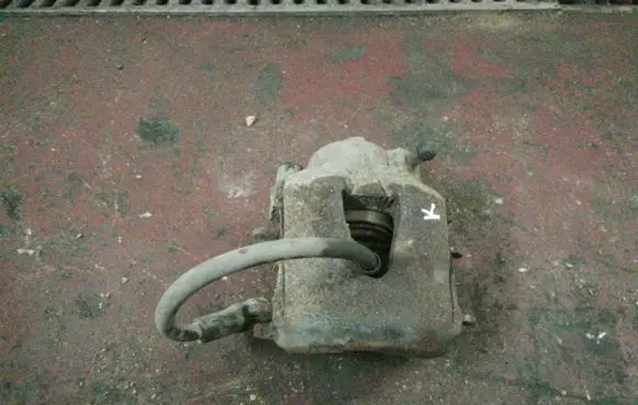 Skoda Octavia Mk2 (1Z) Front brake caliper