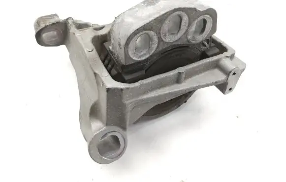 Mazda 6 Engine mount bracket