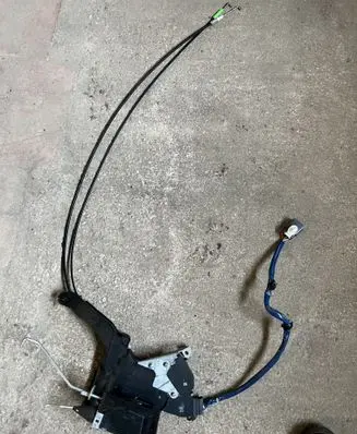 Toyota RAV 4 (XA20) Front door lock 
