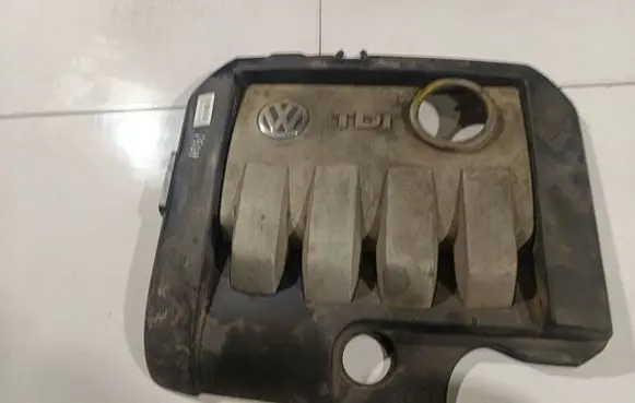 Volkswagen Golf V Engine cover (trim) 03G103925