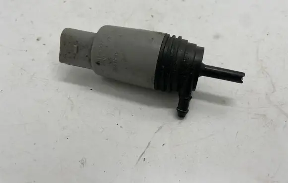 BMW 3 G20 G21 Windscreen/windshield washer pump 6934159