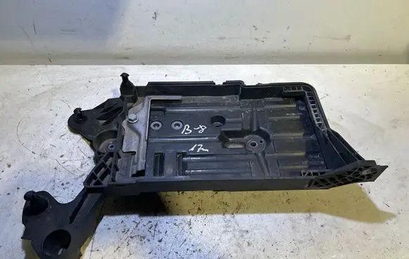 Volkswagen PASSAT B8 Battery tray 5Q0915321J 5Q0915331K