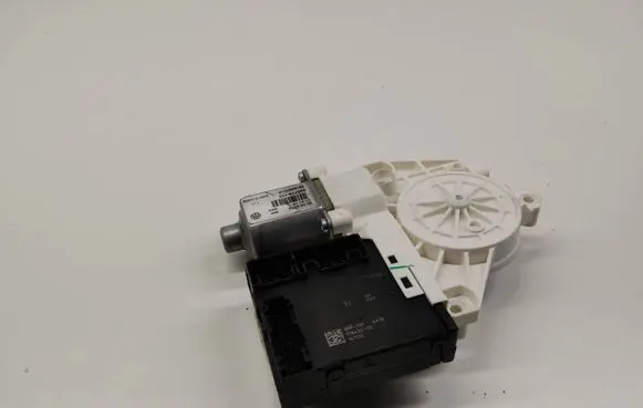 Volkswagen Jetta VI Front door window regulator motor 3c0959793c