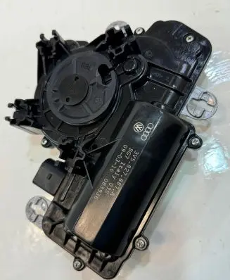 Skoda Superb B8 (3V) Tailgate exterior lock 3V5827887A