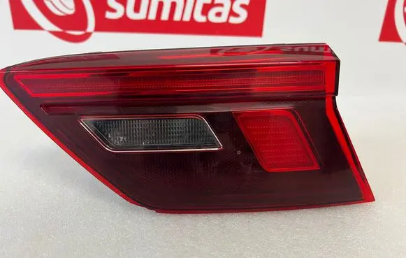 Tailgate rear/tail lights