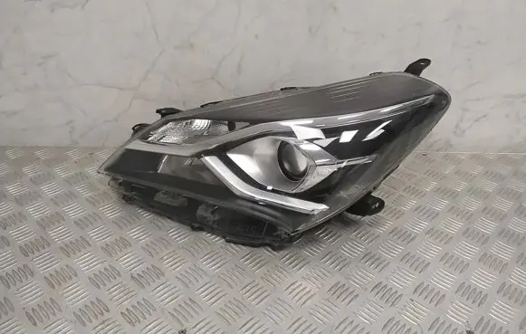 Toyota Yaris Headlight/headlamp 811700DJ90