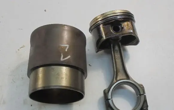Lancia Thesis Piston 