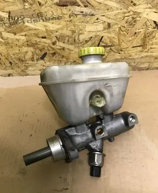 Jeep Grand Cherokee (WK) Master brake cylinder