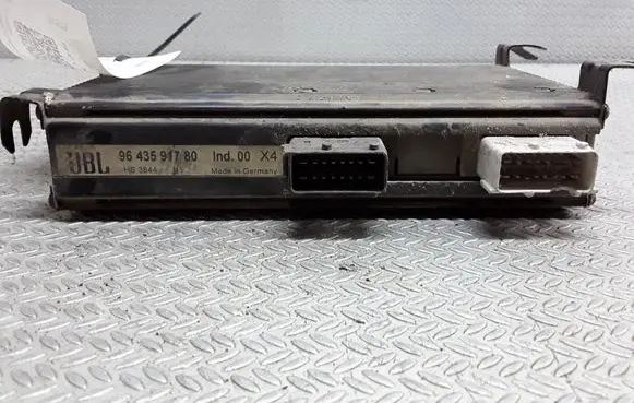 Citroen C5 Sound amplifier 9643591780