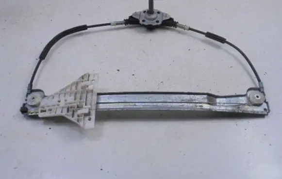 Mitsubishi Colt Rear door manual window regulator 