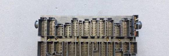 Volkswagen PASSAT B3 Fuse box set 357937039