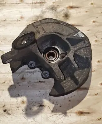 Rear wheel hub