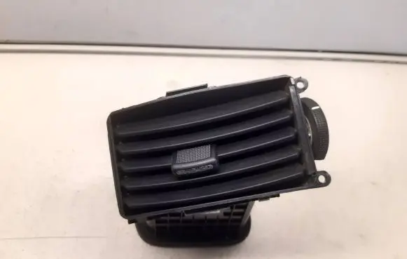 Hyundai i30 Rear air vent grill U046844