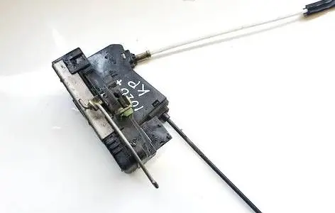 Opel Astra G Front door lock 24444015