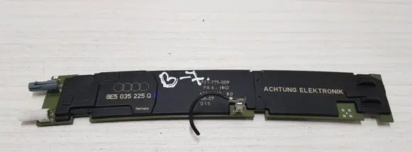 Audi A4 S4 B7 8E 8H Antenna control unit 8E5035225Q