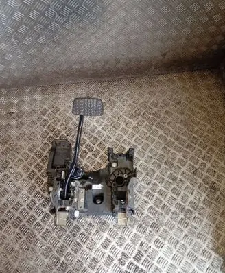 Opel Insignia A Brake pedal 13219223