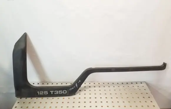 Front door glass trim molding