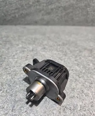 Volkswagen Golf VII Camshaft vanos timing valve 04E906048A