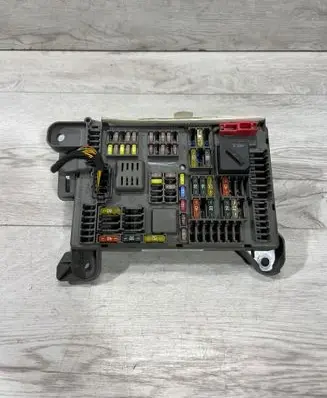 BMW X5 E70 Fuse module 693168703 518954020A 0413732693168703