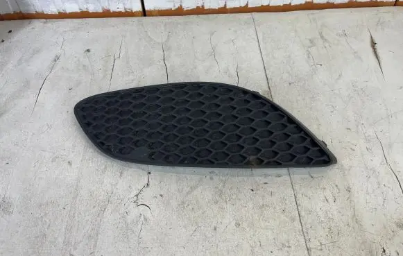 Opel Zafira B Front bumper lower grill 13247321