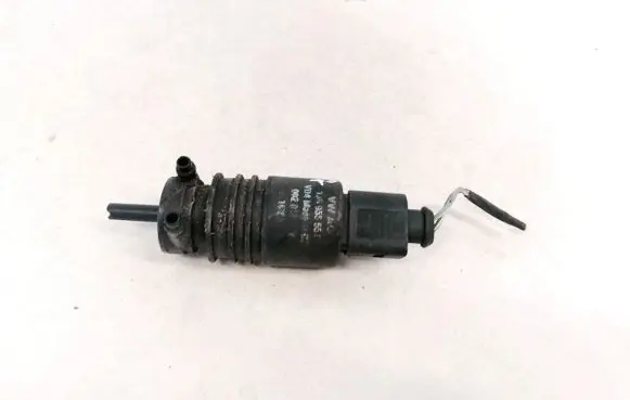 Volkswagen Touareg I Windscreen/windshield washer pump 1J6955551