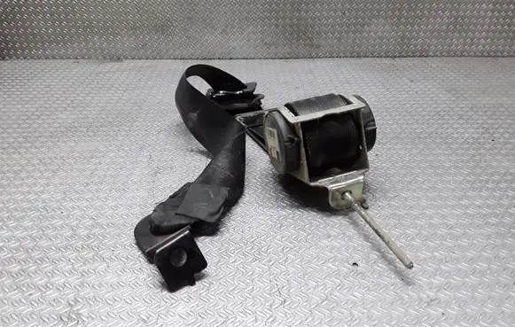 Opel Astra H Front seatbelt 560834901