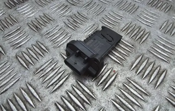 BMW 1 F20 F21 Mass air flow meter 0281006092 8506408