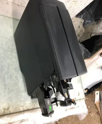 Opel Astra L Armrest 9841371580
