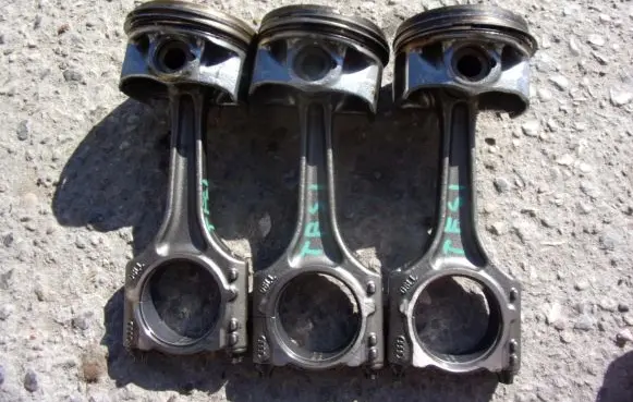 Volkswagen Golf VII Piston with connecting rod 06N