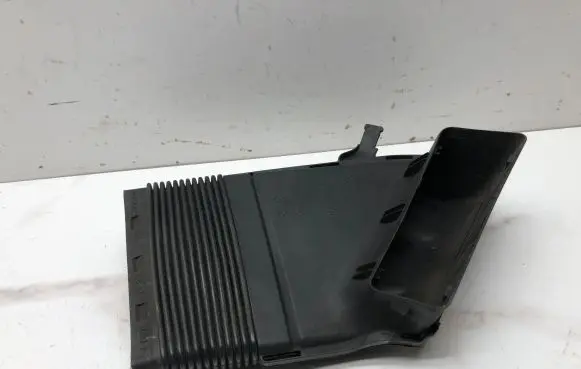 Audi A4 S4 B6 8E 8H Air intake duct part 8E0129617D