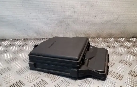 Lexus RX 450H Fuse box cover 8262248300