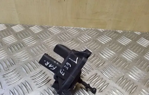 BMW 5 E39 Headlight level adjustment motor 631269084099 15373500